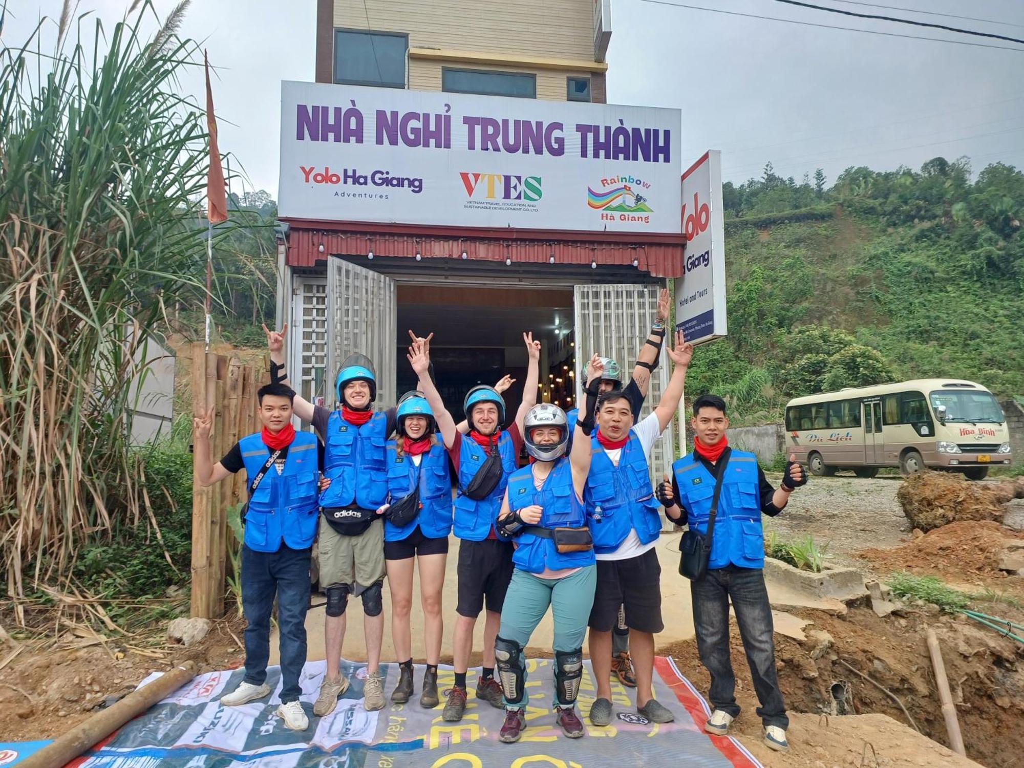 Yolo Ha Giang Adventures, Motorbike And Loop Tours酒店 外观 照片