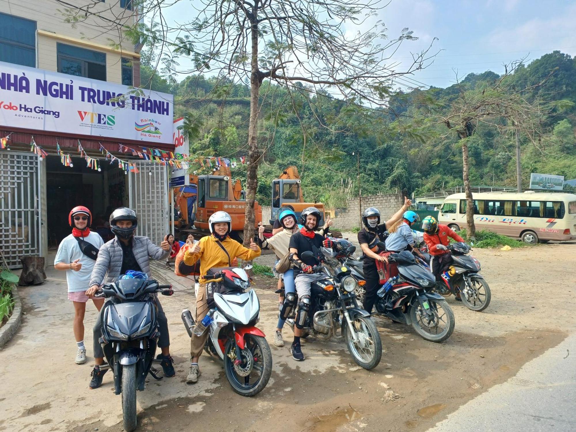 Yolo Ha Giang Adventures, Motorbike And Loop Tours酒店 外观 照片