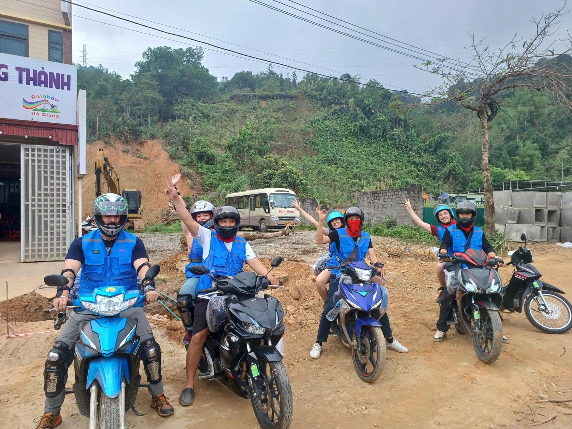 Yolo Ha Giang Adventures, Motorbike And Loop Tours酒店 外观 照片