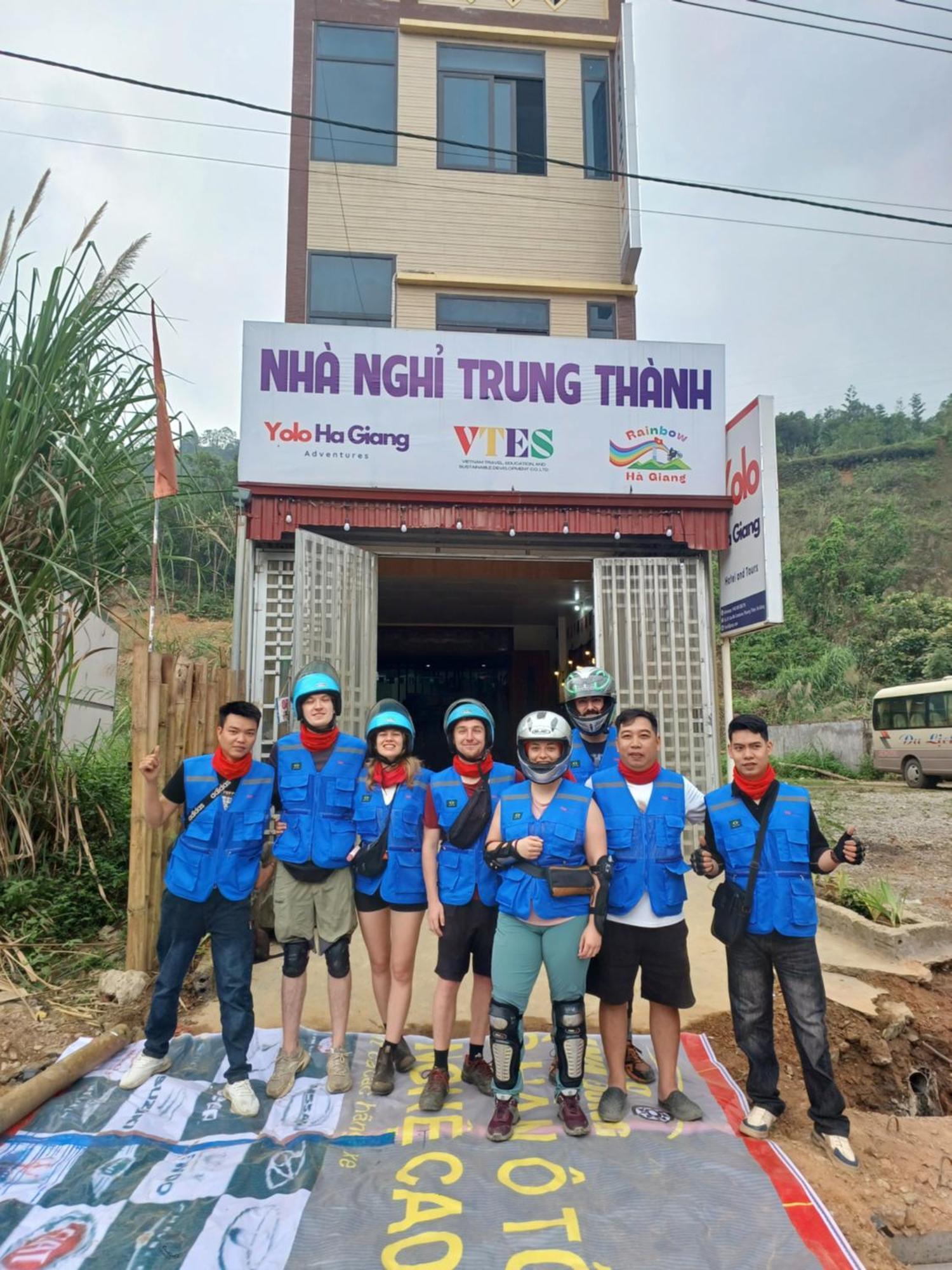 Yolo Ha Giang Adventures, Motorbike And Loop Tours酒店 外观 照片