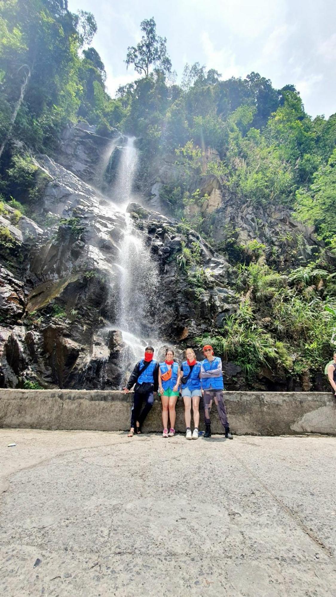 Yolo Ha Giang Adventures, Motorbike And Loop Tours酒店 外观 照片
