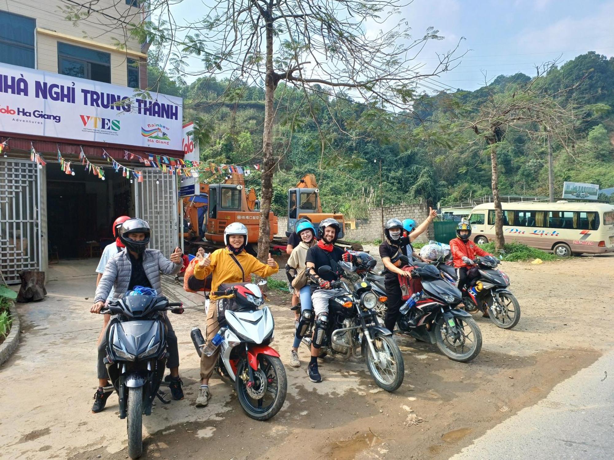 Yolo Ha Giang Adventures, Motorbike And Loop Tours酒店 外观 照片