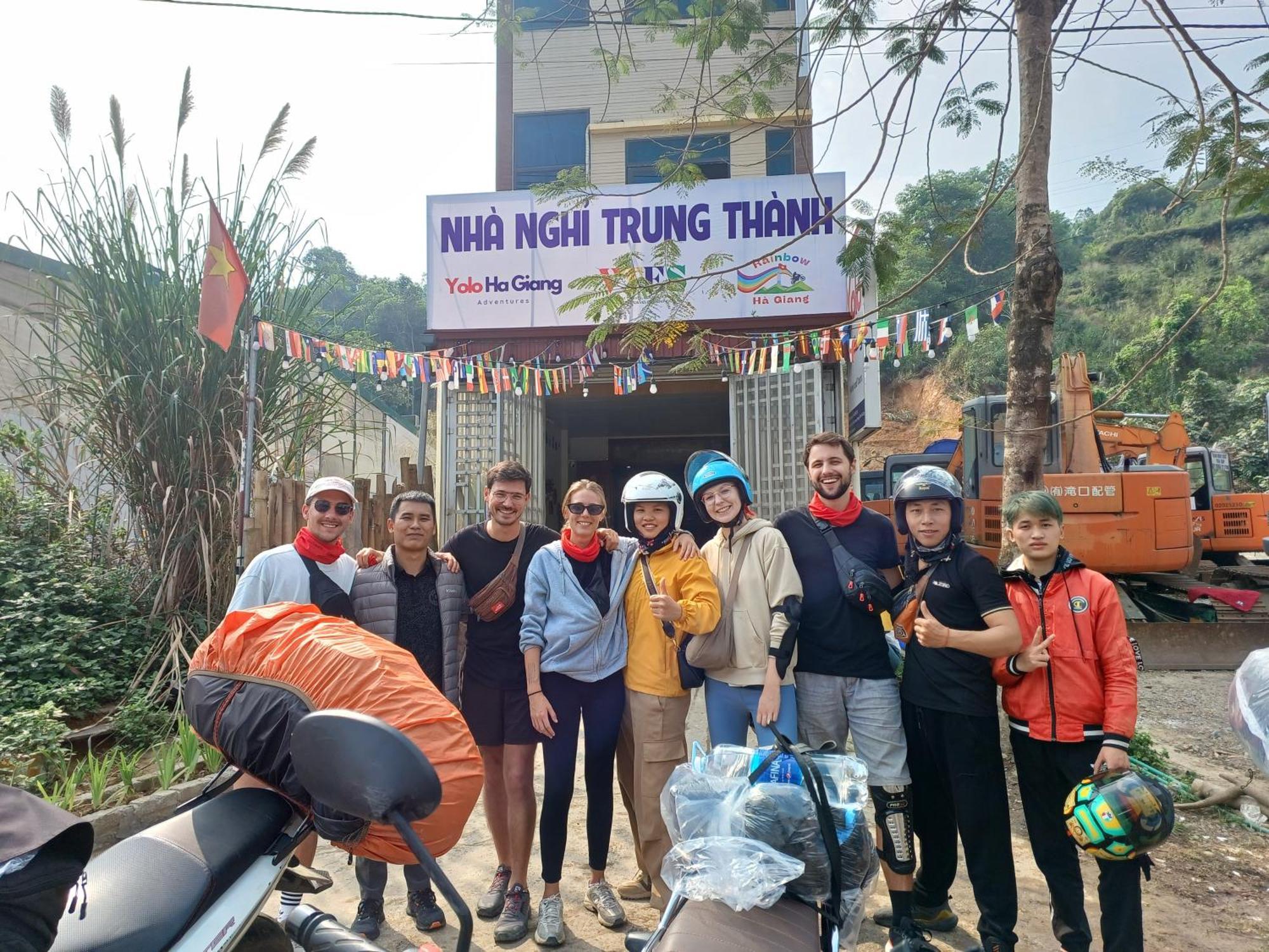 Yolo Ha Giang Adventures, Motorbike And Loop Tours酒店 外观 照片