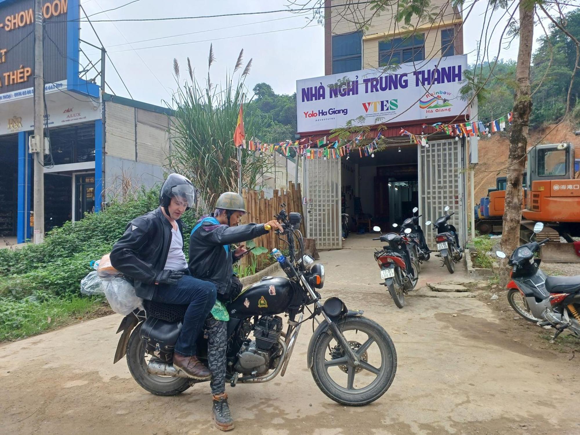 Yolo Ha Giang Adventures, Motorbike And Loop Tours酒店 外观 照片