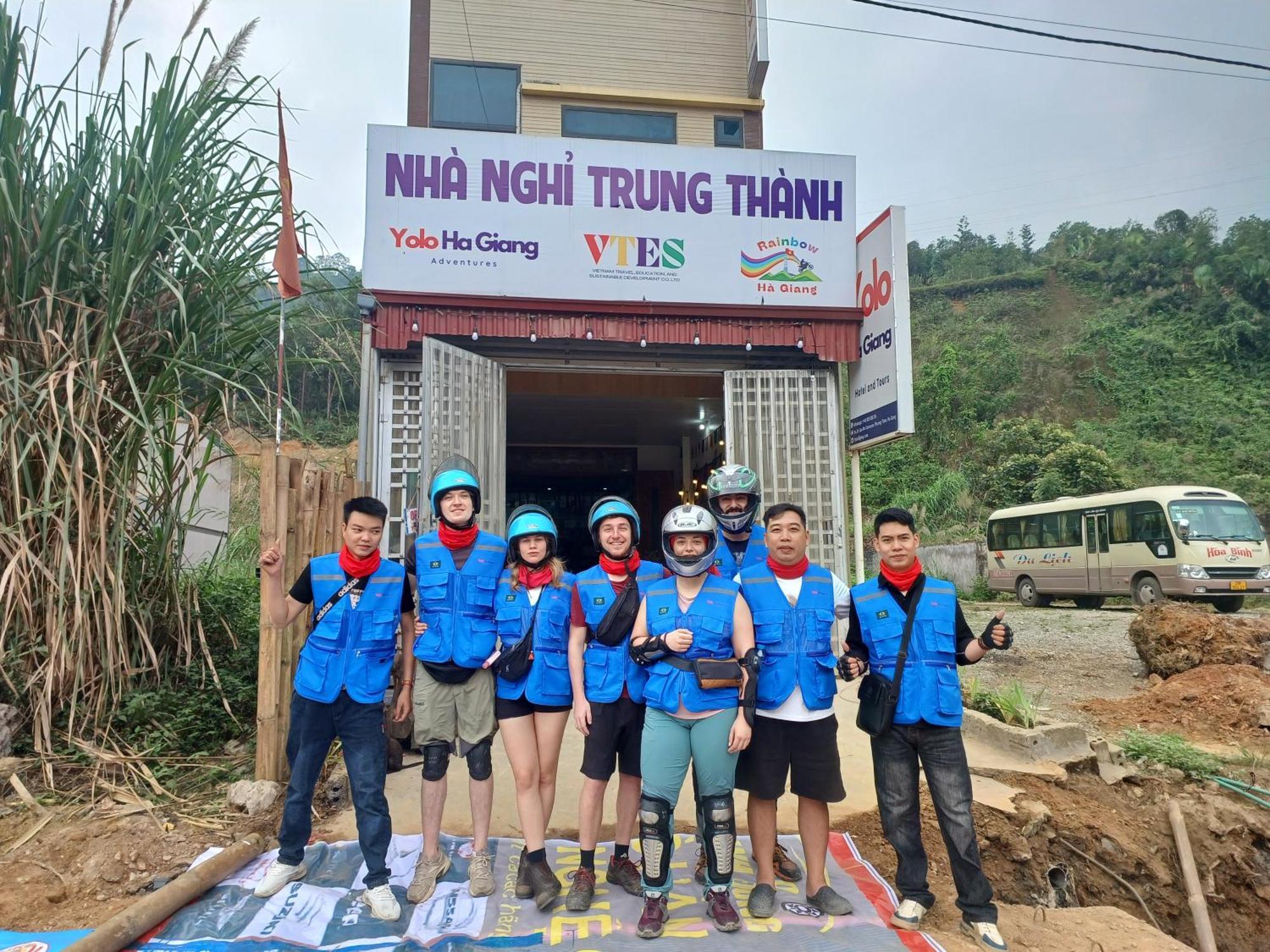 Yolo Ha Giang Adventures, Motorbike And Loop Tours酒店 外观 照片
