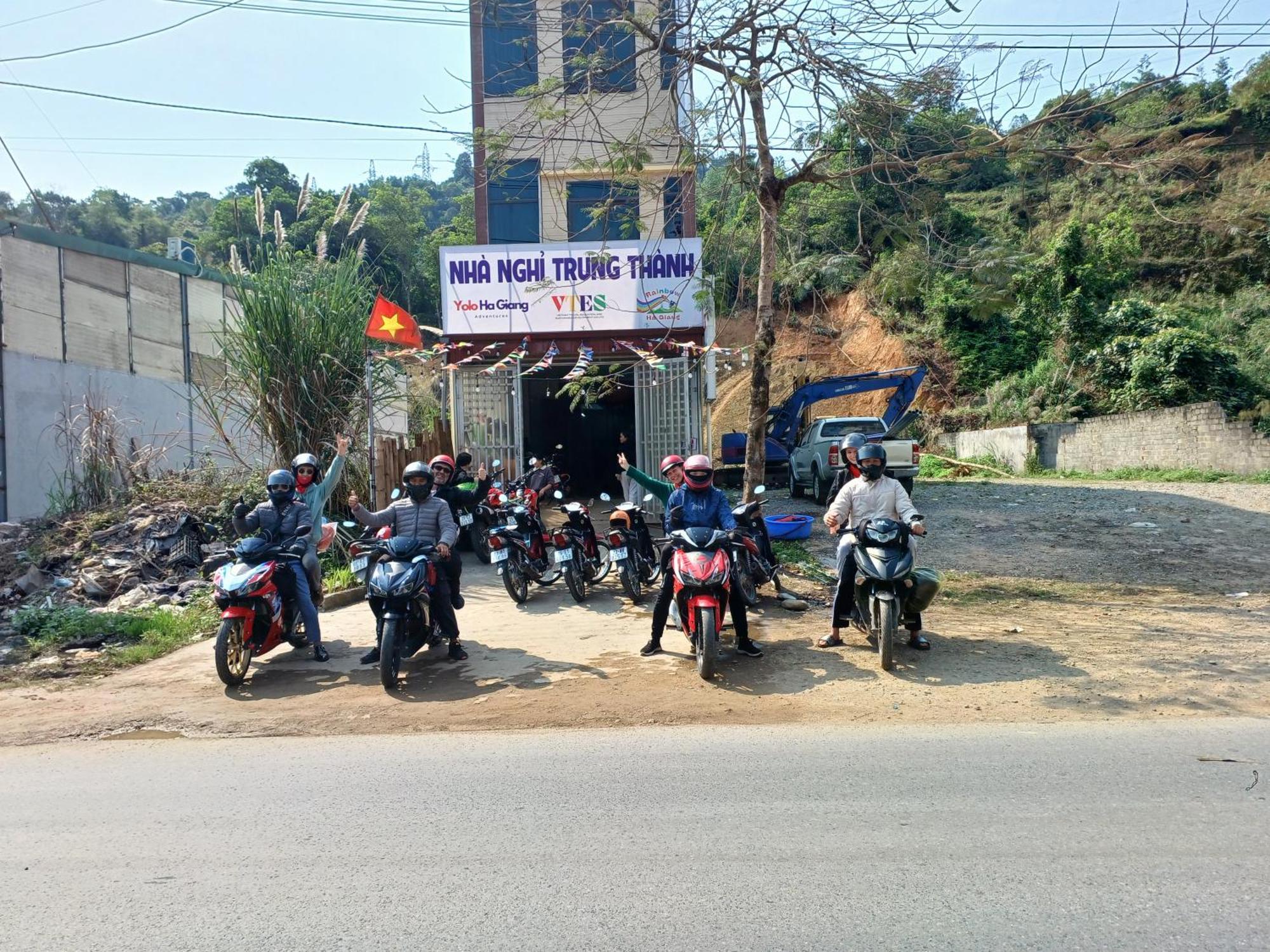 Yolo Ha Giang Adventures, Motorbike And Loop Tours酒店 外观 照片