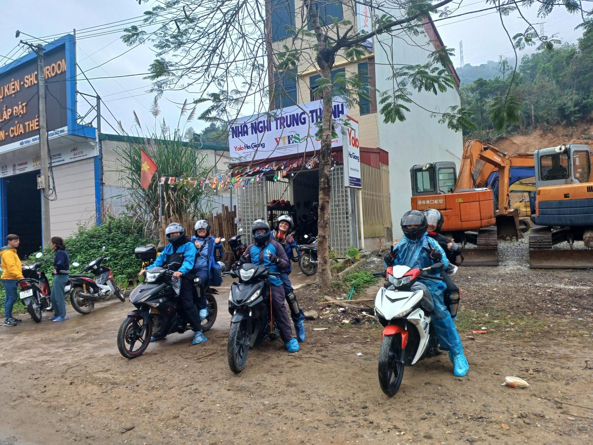 Yolo Ha Giang Adventures, Motorbike And Loop Tours酒店 外观 照片